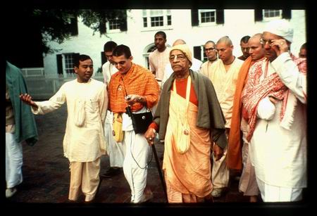 Svarup Damodar, Sadaputa w/ Prabhupada